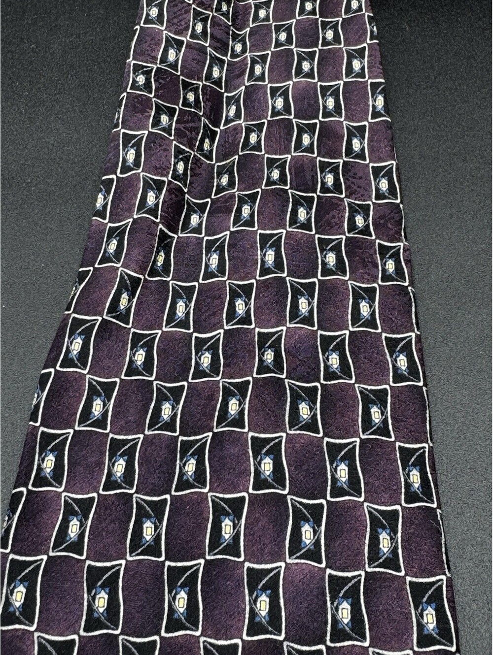 Vintage Trump Arrow Silk Tie Purple Geometric Made Canada 59” x 4” 90s